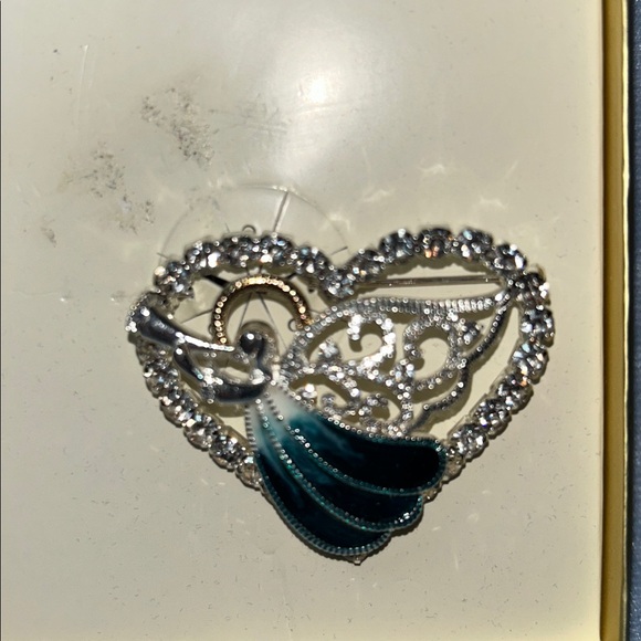 Napier Heart-Shaped Angel Brooch with Enamel and Rhinestones - Picture 5 of 10